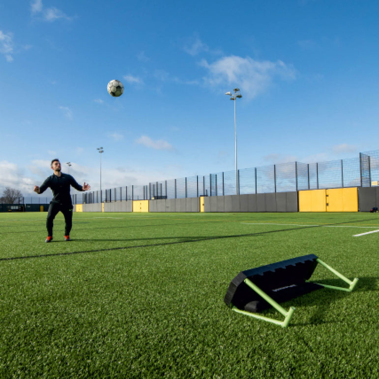 REPLAY Station reboundbord voor voetbal